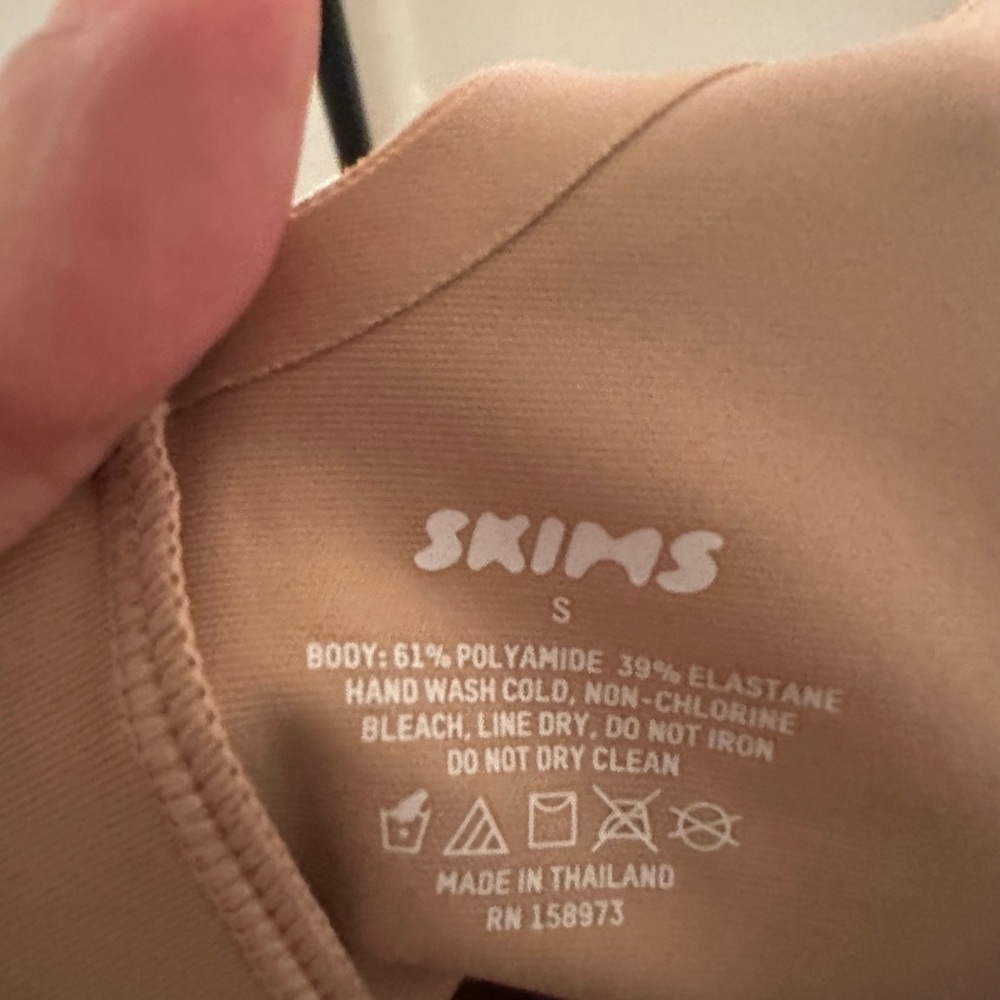 SKIMS BODY PLUNGE MID THIGH BODYSUIT‎ - Picture 7 of 10